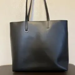 黒いトートバッグ 仕切り付きポーチ付き
