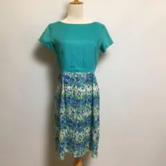 ハンドメイドターコイズブルーの麻とフラワープリントのワンピース