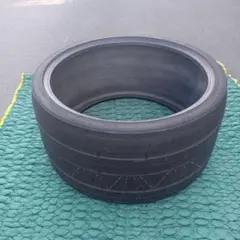 タイヤ　305/25r20　ディスプレイ用　1本のサムネイル
