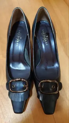 【トラサルディ】黒 バックル付き ハイヒール