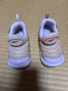 Nike キッズスリッポンシューズ ピンク/ベージュ