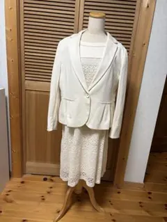 組曲大きなサイズ　アイボリーワンピーススーツ