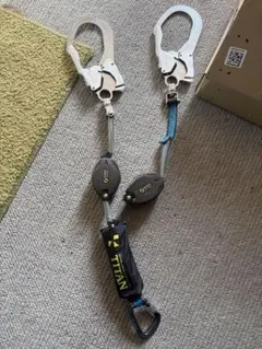 タイタン　リーロックミニ　ダブルランヤード