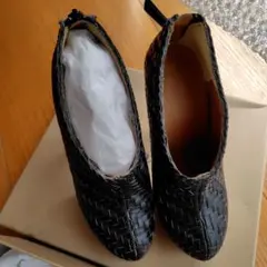 黒 編み込みデザイン 高ヒールパンプス