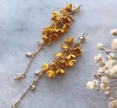 ❁大人気アイテム春のミモザ❁花びらタッセル*揺れるチェーンピアス/イヤリング