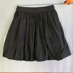 黒　光沢　バルーンスカート