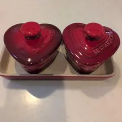 LE CREUSET ハート型プチ ココット 2個 トレイ付きのサムネイル