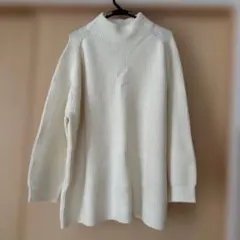 GU オーバーサイズ　ハイネックセーター　 オフホワイト