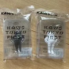 KAWS TOKYO FIRST COMPANION キーホルダー グレー - メルカリ