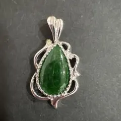翡翠雫型シルバーペンダントトップ　グリーン