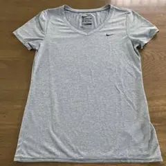 NIKE THE NIKE TEE Vネック Tシャツ グレー M 期間限定価格のサムネイル