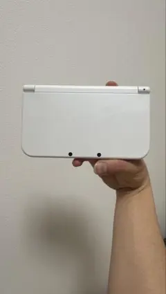 か*み様 ホワイト New 3DS LL 充電ケーブル付き 人気カセット付き