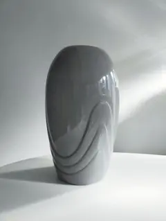 波線の美しいグレーの陶器の鉢、ミッドセンチュリー立体 デザイン古物、陶芸 花入