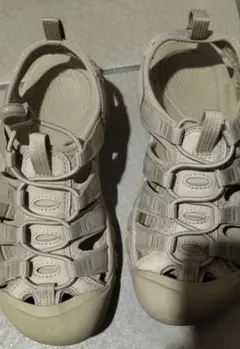 KEEN ベージュ スポーツサンダル ストラップ付き レディース　24.0cm