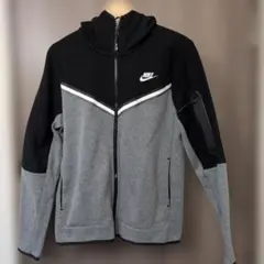海外限定色　NIKE テックフリースパーカー