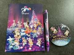 香港ディズニーランド直営ホテル限定　20周年ボールペン　缶バッチ　ポストカードのサムネイル