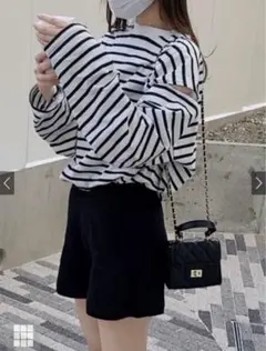 ボーダー柄ショルダースリットルーズトップス