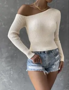 アイボリー オフショルダー リブニット　アシンメトリー　セーター　クリーム色