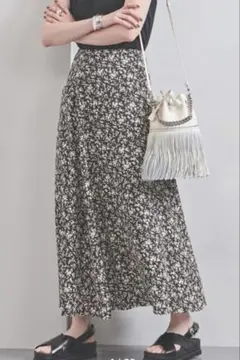 UNITED ARROWS ブラック×ホワイト 小花柄 ロングフレアスカート