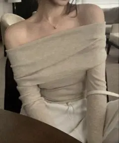 Dazy ベージュ オフショルダー Mサイズ