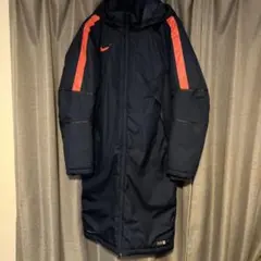 ナイキ　ベンチコートです 紺色×赤