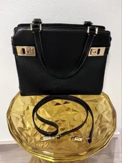 極美品Salvatore Ferragamo ガンチーニ 2way ハンドバッグのサムネイル