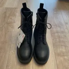 UNIQLOコンフィールタッチレースアップショートブーツ