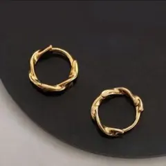 ツイスト　フープピアス　ゴールド 韓国 |シンプル