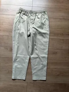 Nike ベージュ チノパン