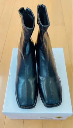 新品未使用 ブラックショートブーツ ジッパーブーツ スクエア