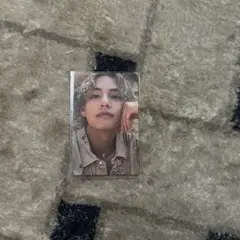 BTS V layover JPFC 特典 ラキドロ トレカ 1枚 テテ ユニバ - メルカリ