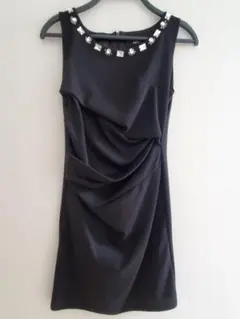 【美品】salire サリア 黒いビジュー付きドレープドレス ワンピース