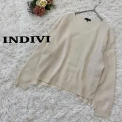 【インディヴィ】INDIVI ホワイト　Ｖネック　ニット