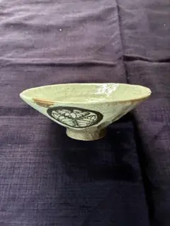 やまちゃん北大路魯山人作白釉口銘古絵唐津草花文茶碗　目跡五ツ　高台砂付 やまちゃん様専用北大路魯山人作白釉口銘古絵唐津草花文茶碗 目跡五ツ