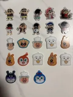 新品　クレヨンしんちゃん アンパンマン　アクリル　4cm かんつき　セット売り