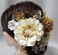 アイボリー・ゴールドの髪飾り