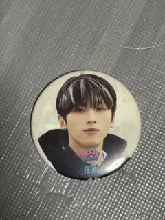 INI 許豊凡 缶バッジ