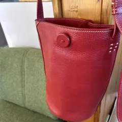 本革斜め掛けバック　赤　バケツ型　自立　やわらか　手作り作家　ベルト調整　革製品