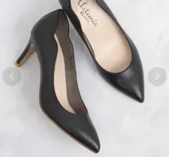 artemis by DIANA ポインテッドフラワーカットパンプス