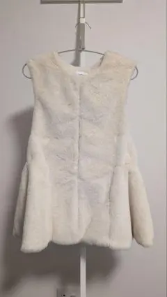 lieulien ホワイトペプラムファーベスト