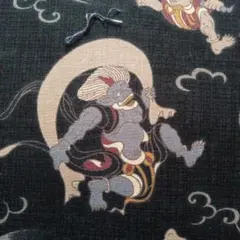 ★ハギレ★【風神雷神和柄・黒系】約55cm幅(半幅)×30cm