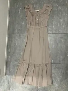 #プリマシェレル ベージュ フリル袖 ボタン付き ロングワンピースのサムネイル