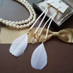 オリエンタル 羽根 ホワイトフェザーピアス ラインストーン 鳥 ロングピアス 白