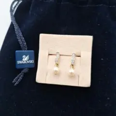 【スワロフスキー　SWAROVSKI】パール　ピアス　ドロップ　未使用　美品