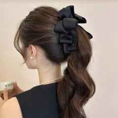 バナナヘアクリップ ブラック リボン