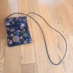 美品☆チャイナ☆花柄刺繍 スマホショルダーバッグ/黒地