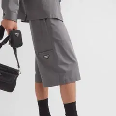 PRADA バミューダショーツ 三角ロゴ グレー 2023年のサムネイル