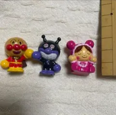 びっくらたまご　アンパンマン、バイキンマン、赤ちゃんマン