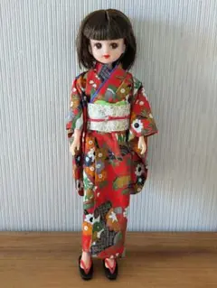 市松人形 伝統工芸　日本人形　訳あり　男の子　昭和レトロ　着物　和服 市松人形 ⭐️ 陶器製 着物 赤花柄 日本人形 昭和レトロ