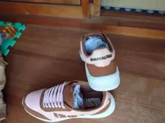 にゅ。スニーカーのサムネイル